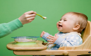 غذای کمکی کودک | 6 تا 12 ماهگی – نکات، ترفندها و ایده های غذایی